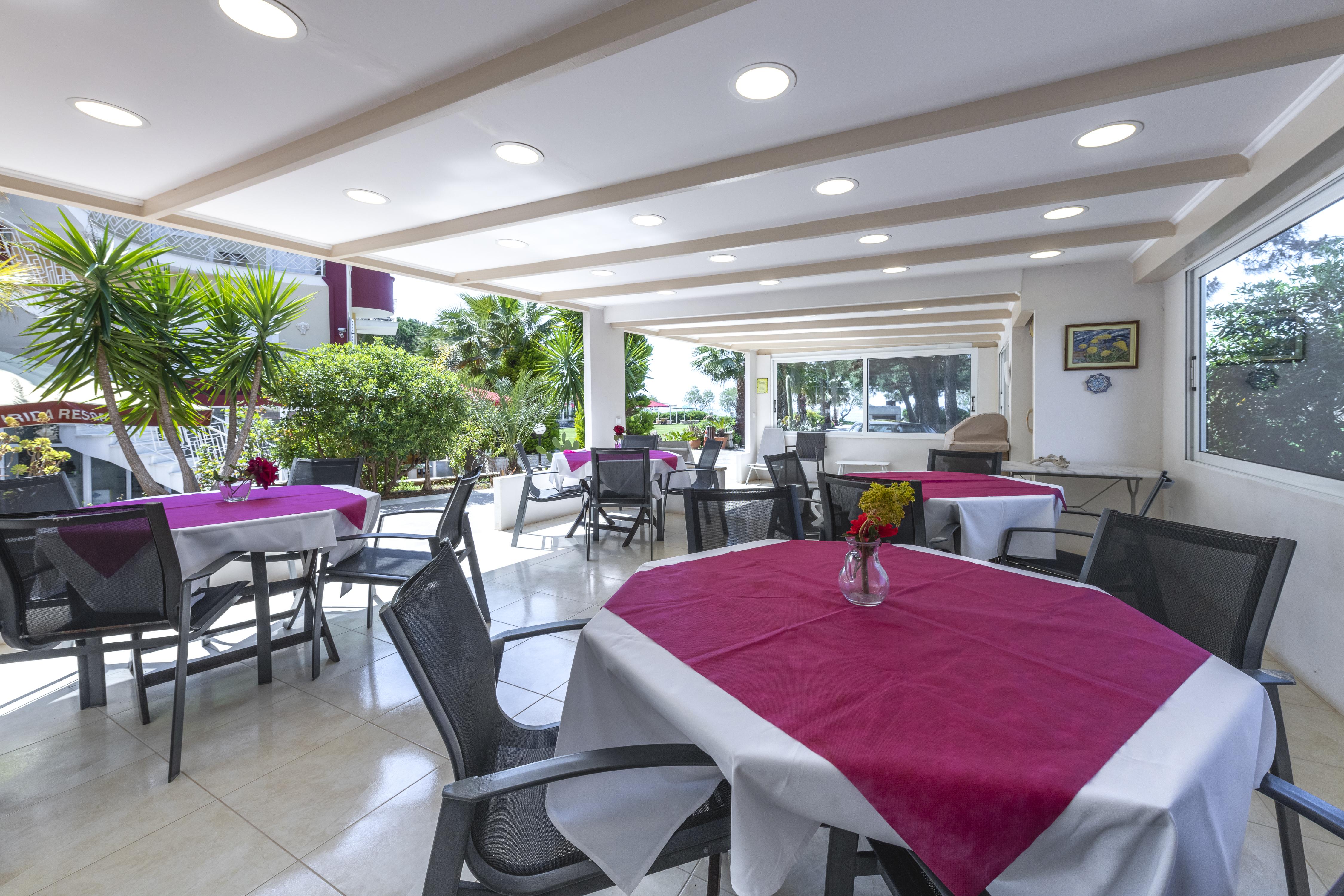 Irida Beach Resort Suites Kyparissia Exteriör bild
