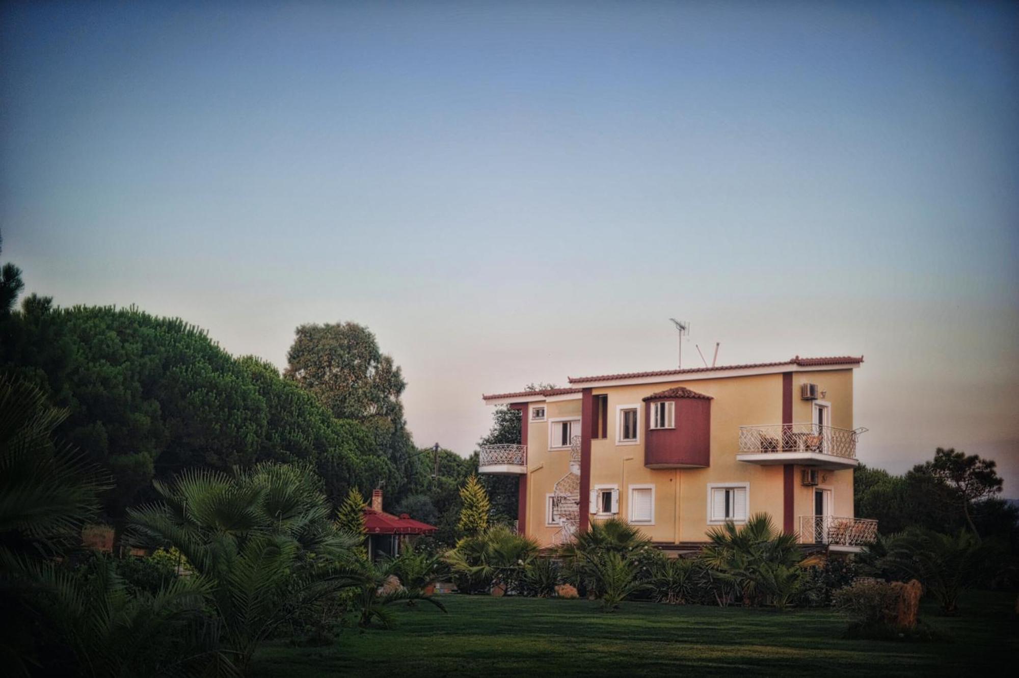 Irida Beach Resort Suites Kyparissia Exteriör bild